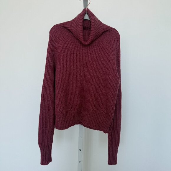 Aritzia Cropped Magenta Knit Sweater - Picture 1 of 4